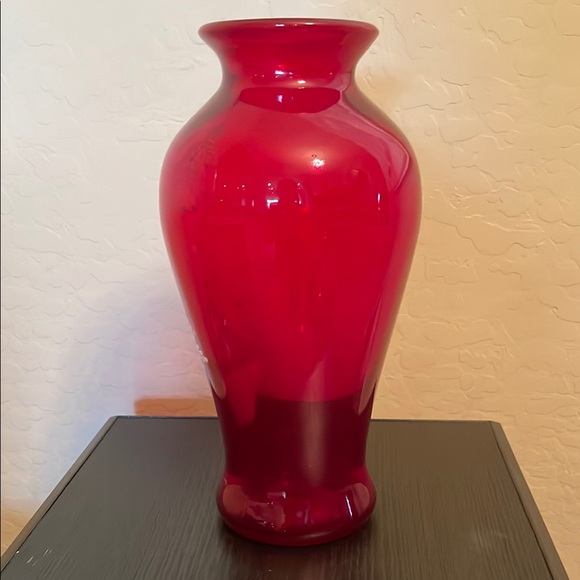 Stunning Fenton Red and White Christmas Tree Vase - Picture 3 of 9